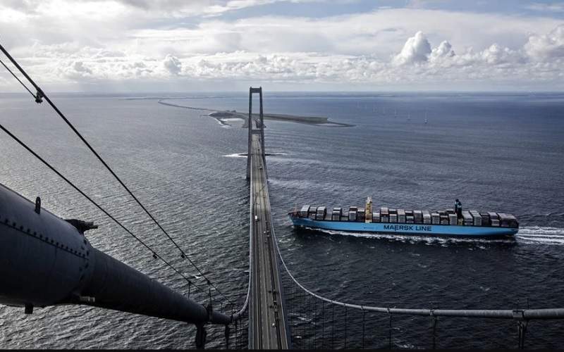 Maersk Mc-Kinney Møller, Triple-E vessel, passing the Great Belt bridge