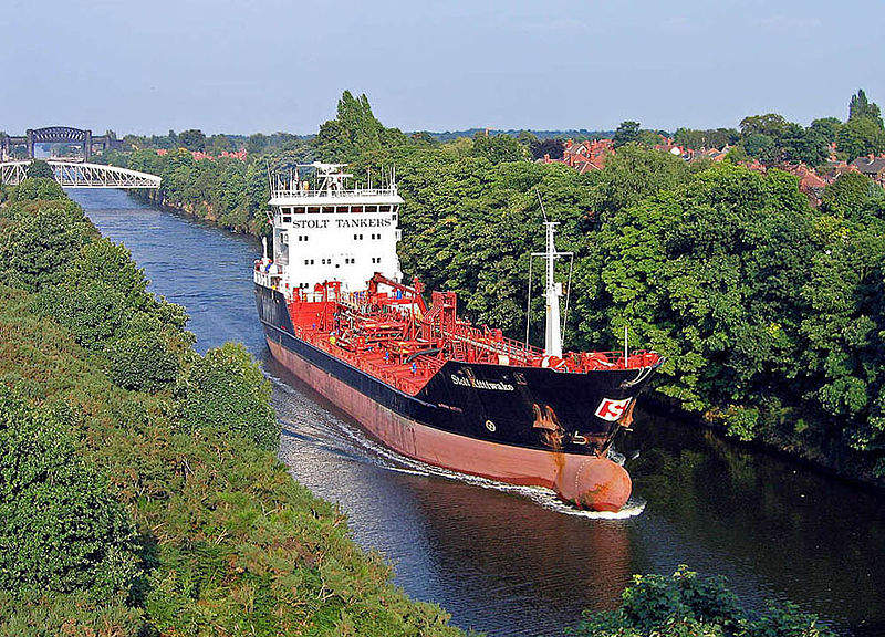 Tanker_ship_canal