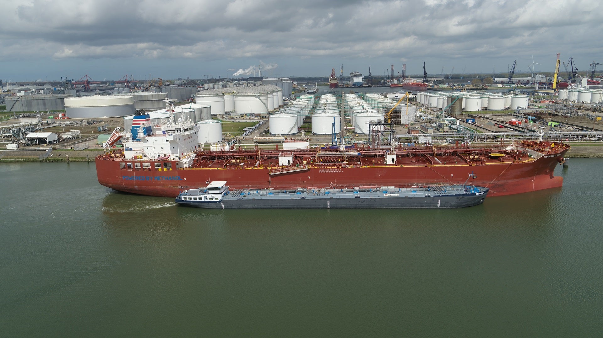 Waterfront Shipping launches barge-to-ship methanol bunkering operation