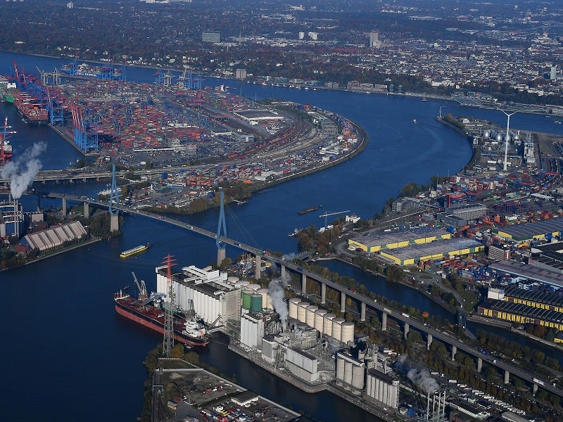 Die Hamburger Hafenbetreiber stellen den Umschlag russischer Container ein