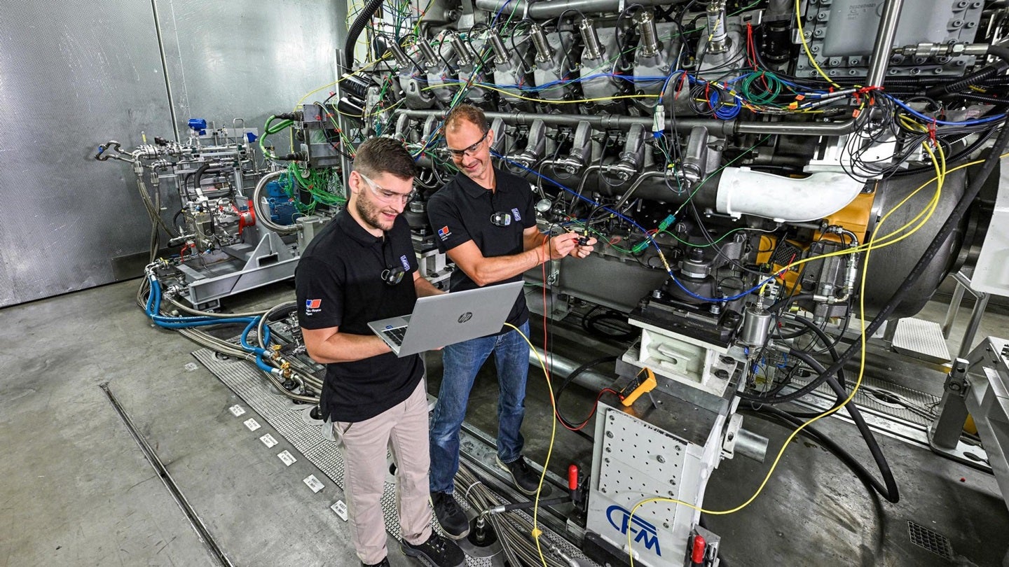 Rolls-Royce completes test of pure methanol engine for ships